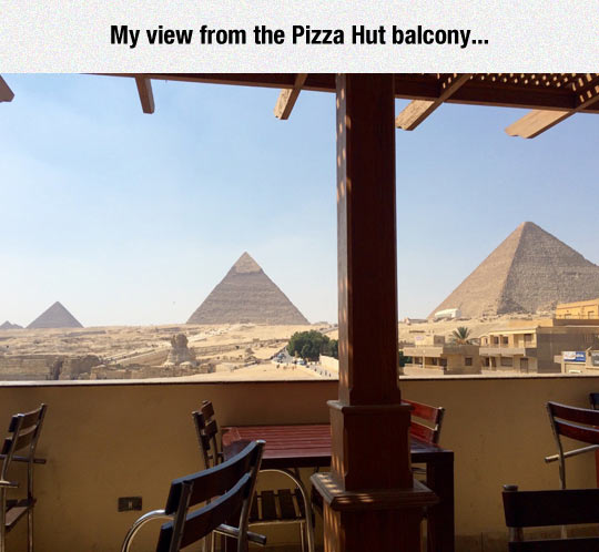 funny-Egypt-pyramids-balcony-view