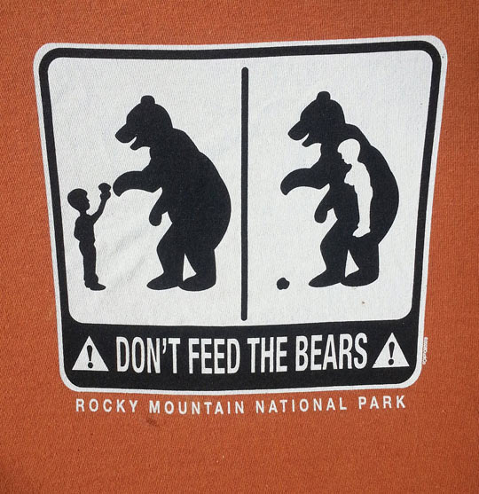 funny-bear-feed-sign-warning-graphic