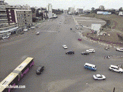 funny-gif-pedestrians-major-intersection-Ethiopia
