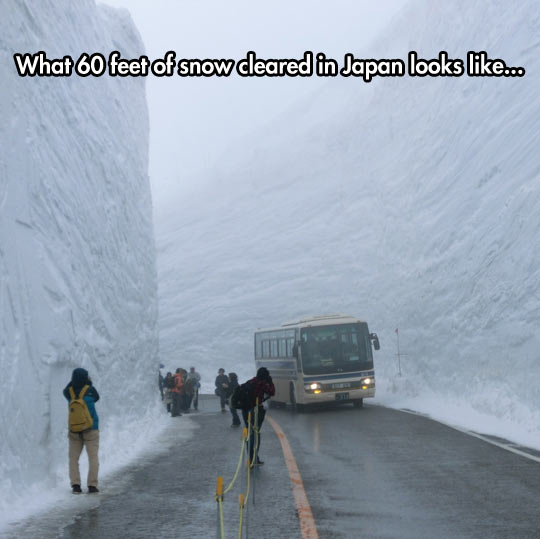 funny-snow-ice-wall-bus-Japan