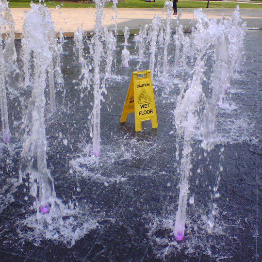 funny-caution-sign-wet-floor-fountain