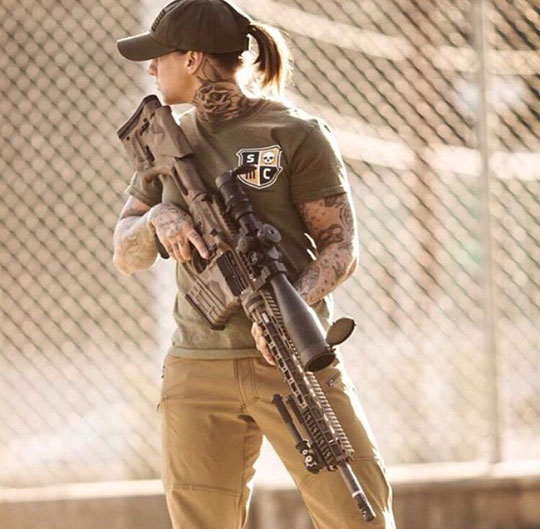 cool-woman-veteran-Kinessa-Johnson-weapon-army