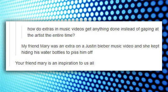 funny-Justin-Bieber-extra-hiding-water-prank