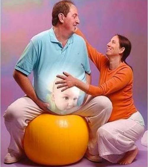 funny-awkward-pregnancy-photos-dad-ball-pbaby
