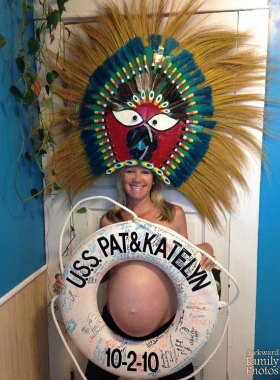 funny-pregnancy-pics-stomach-life-preserver-pat-katelyn
