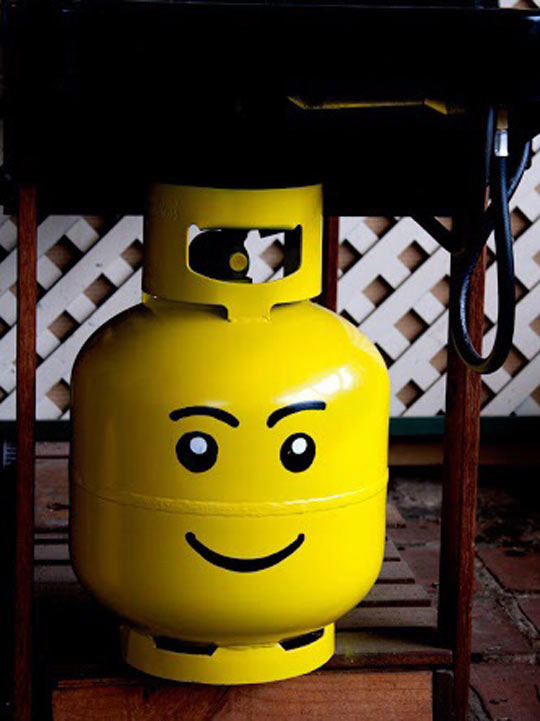 funny-LEGO-paint-head-gas-tank