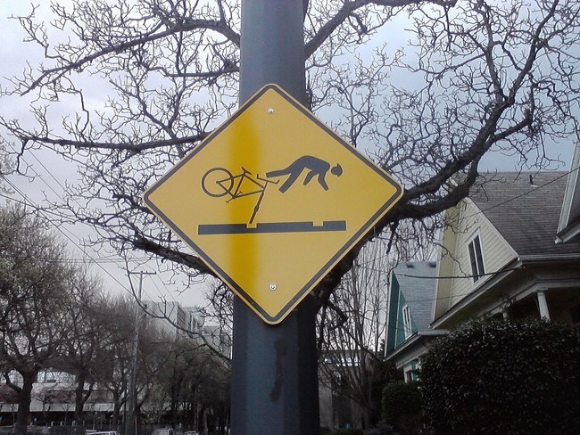 15 Unintentionally Funny Road Signs