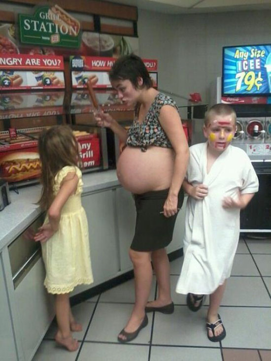 awkward-family-pregnant-belly-hanging-boy-bathrob-7-11