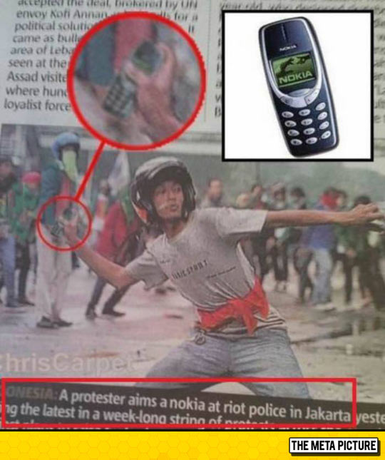 funny-Indonesia-Nokia-phone-riot