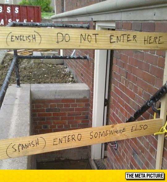 funny-fence-English-Spanish-enter