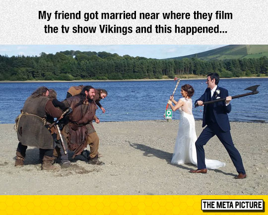 funny-wedding-guests-cool-photo-idea