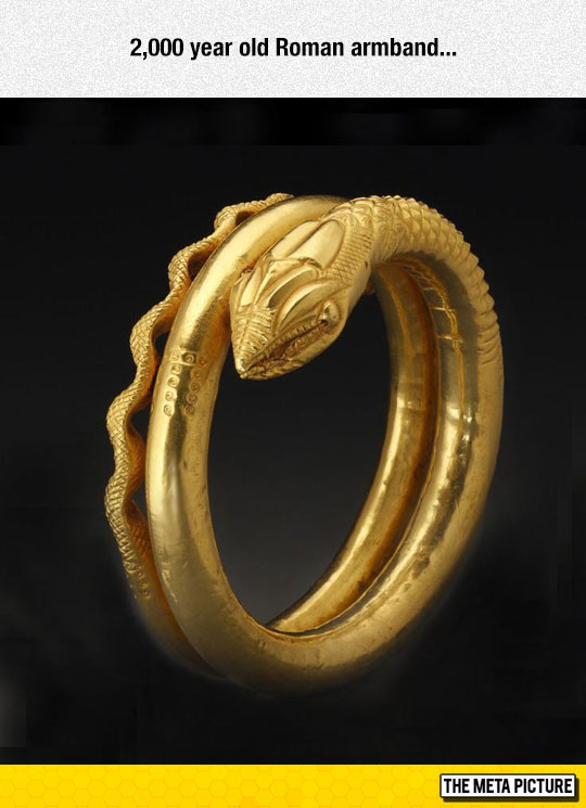cool-gold-Roman-armband-ring
