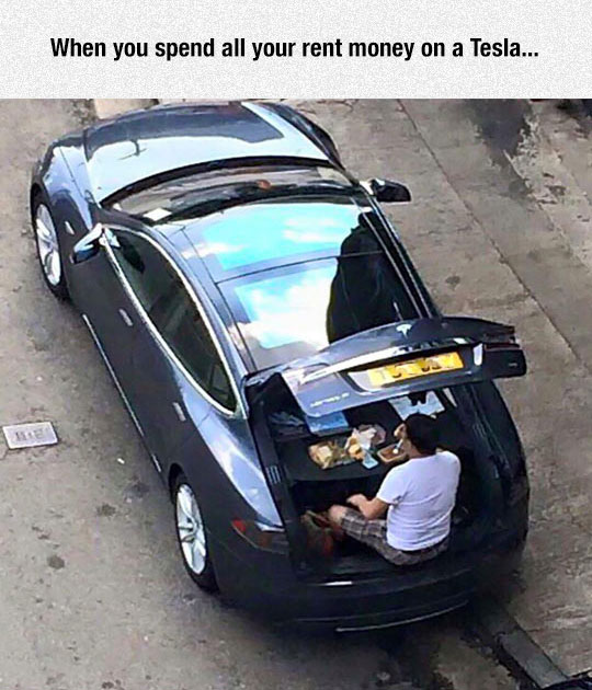 funny-man-eating-Tesla-trunk