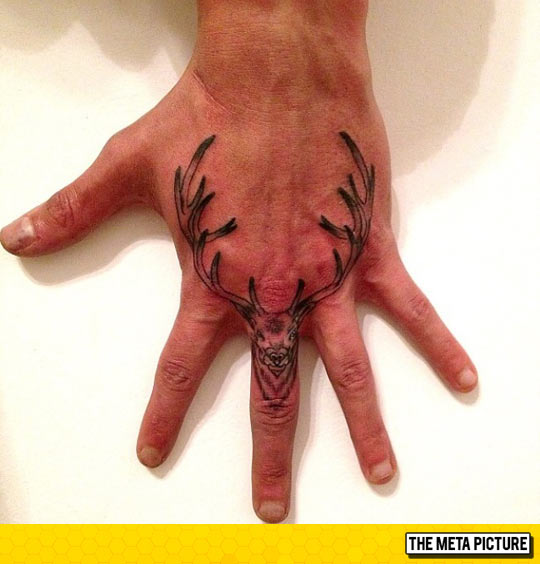 cool-deer-tattoo-hand-finger