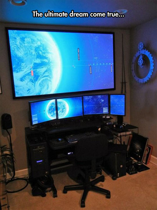 cool-gamer-station-screen-giant-computer