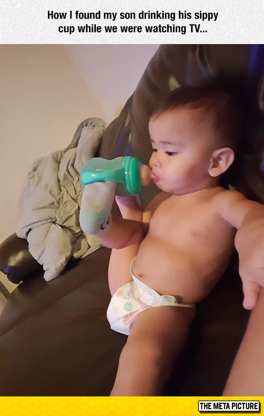funny-baby-drinking-milk