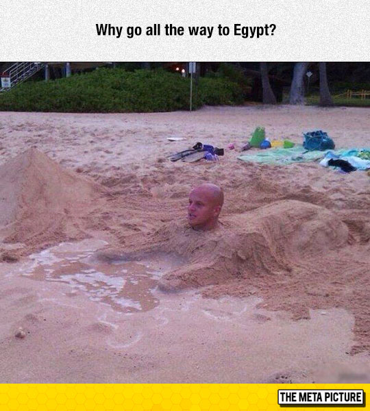 funny-sand-sculpture-Egypt-sphinx