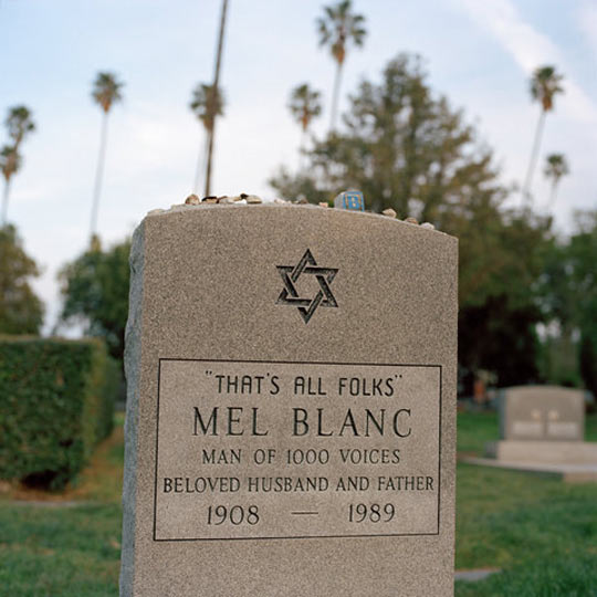 funny-grave-stone-Mel-Blanc-epitaph